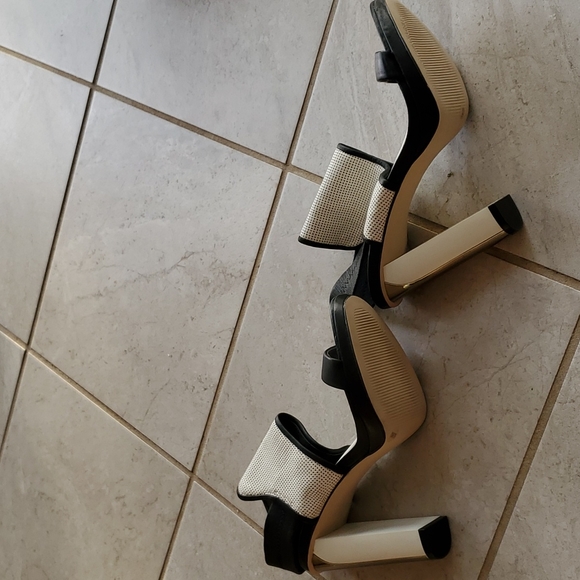 Bcbgmaxaria sandals heel 4.5 brand new size⁰ 7.5 B - Picture 4 of 4